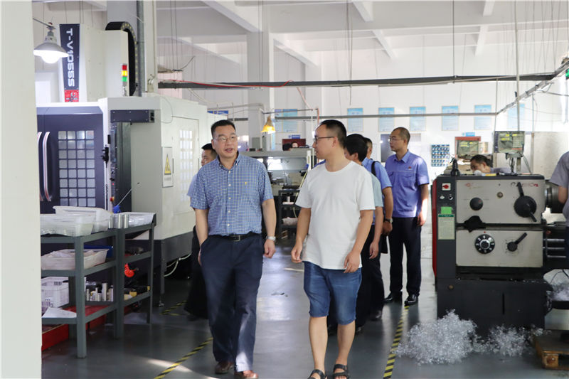 中船海洋装备集团副总经理陈建平一行到九江大香蕉导航科技有限公司调研3